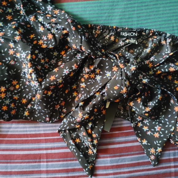 Fashion Nova crop top - Picture 6 of 11